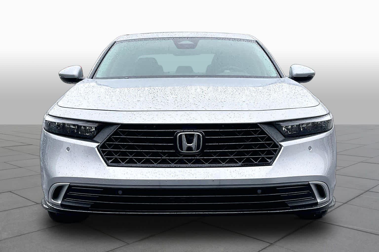 Used 2025 Solar Silver Metallic Honda Touring image 4