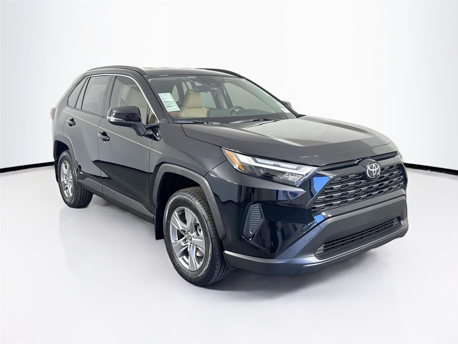 2025 Toyota RAV4 Hybrid LE photo 4