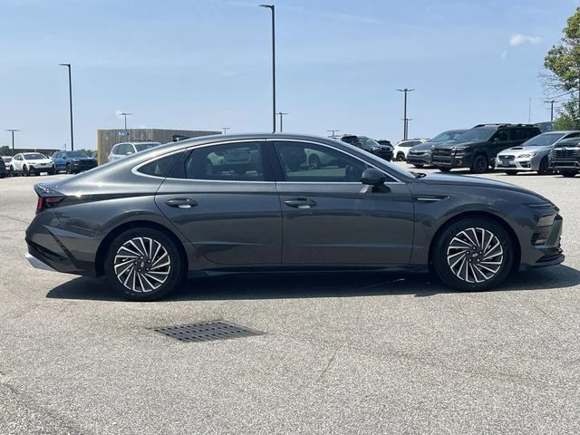 Used 2025 Gray Hyundai SEL image 14