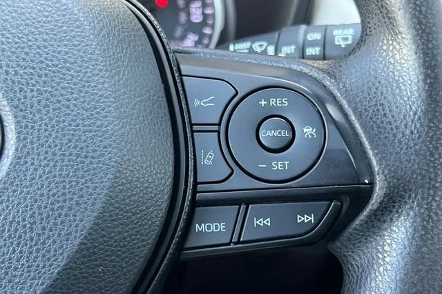 Used 2019 White Toyota XLE image 28