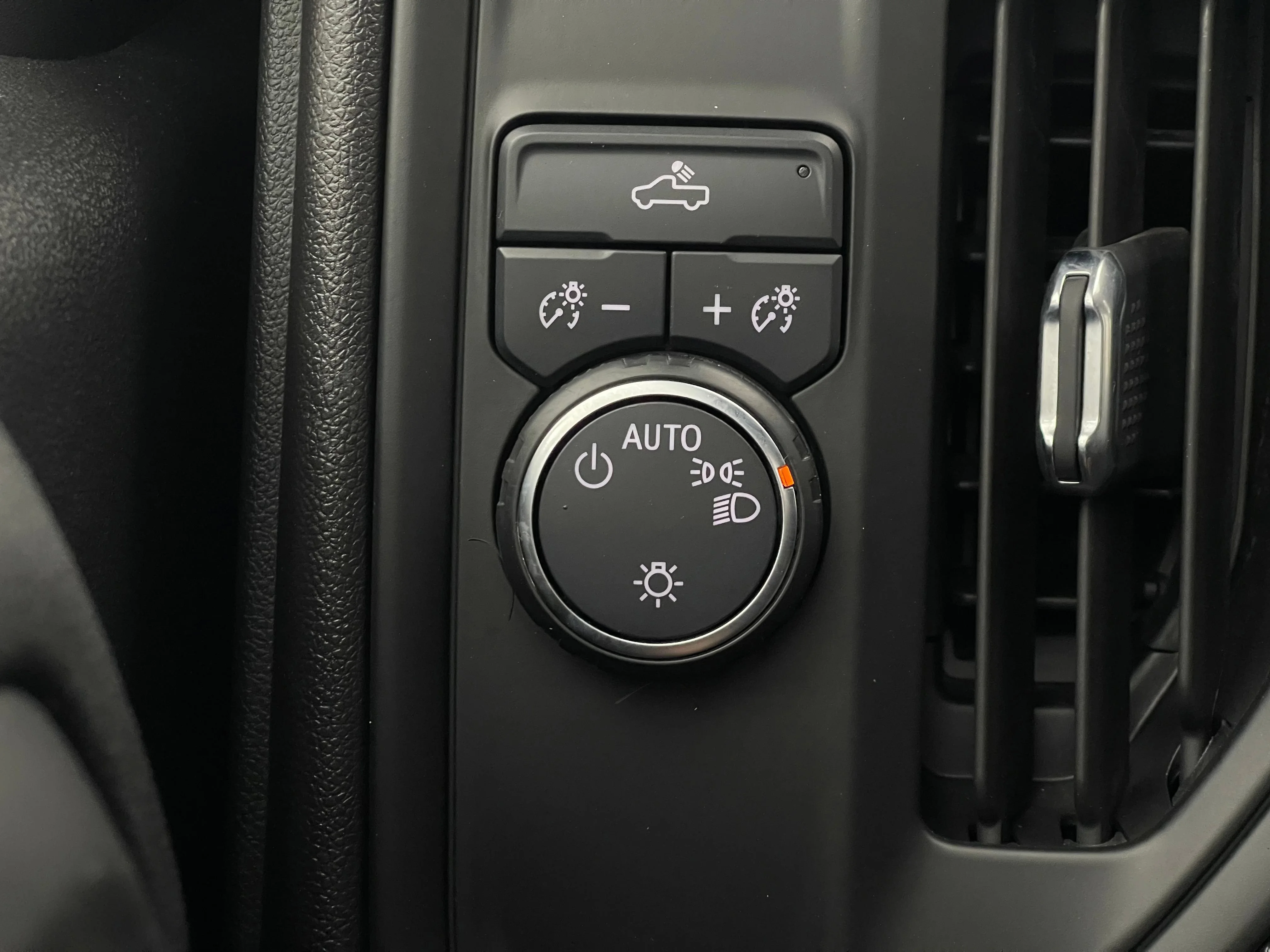 Used 2022 Summit White Chevrolet WT image 20