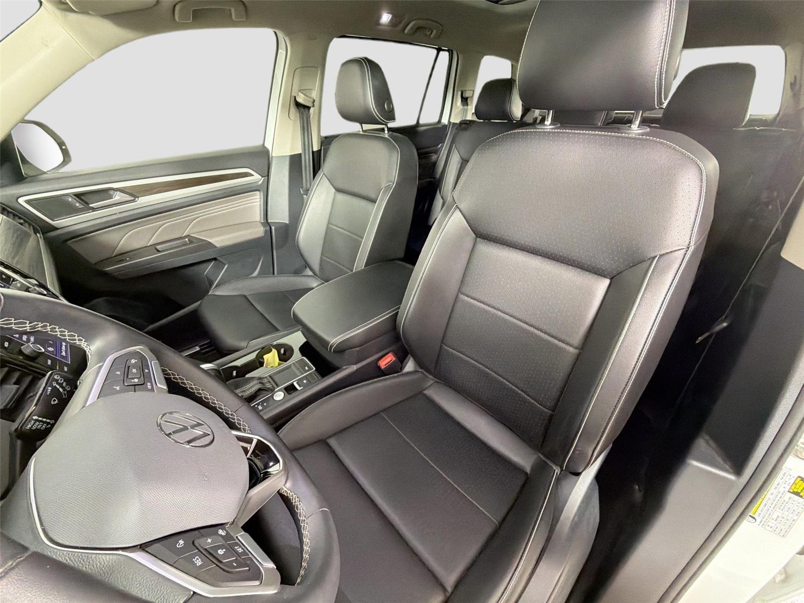 Certified Used 2023  Volkswagen 2.0T SE w/Technology image 30