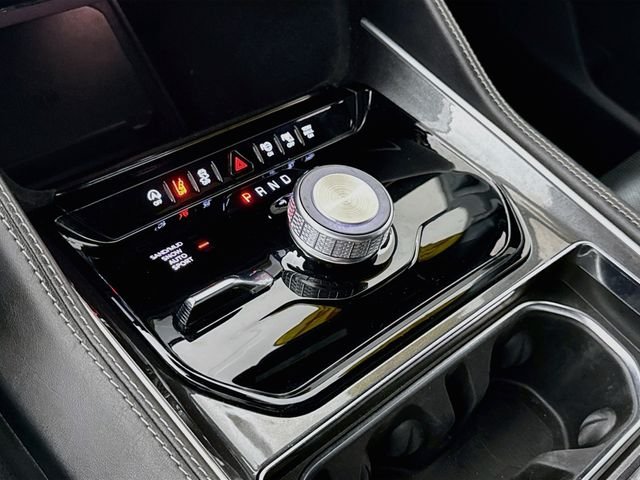 Used 2024 White Jeep Base image 17