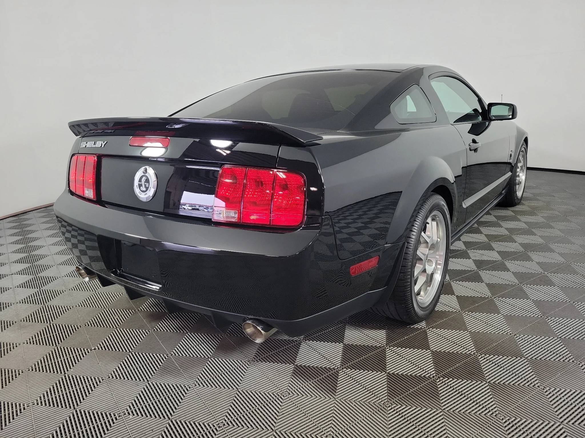 Used 2008 Ebony Clearcoat Ford Shelby GT500 image 10