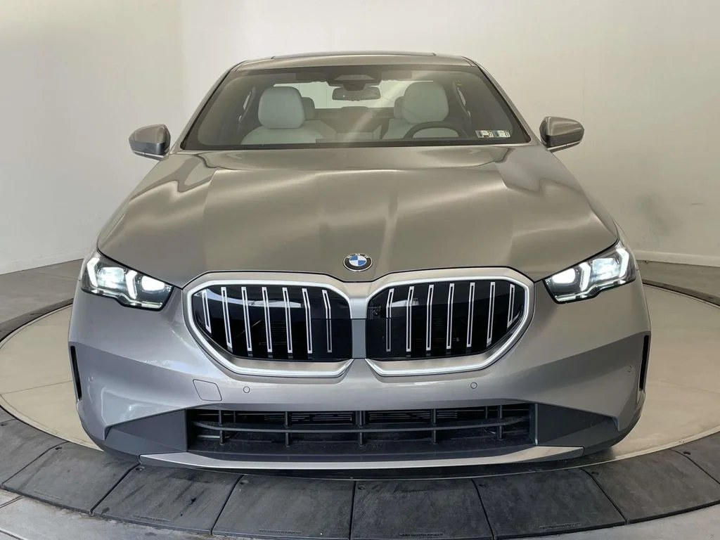 New 2027 Gray BMW 530i xDrive image 8
