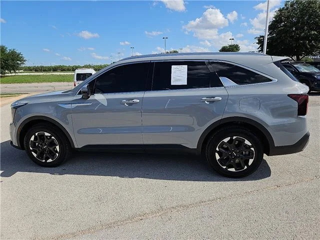 Used 2025 Wolf Gray KIA S Front-Wheel Drive image 2