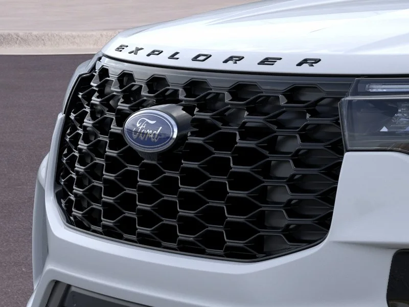 New 2026 Space White Metallic Ford ST-Line image 39
