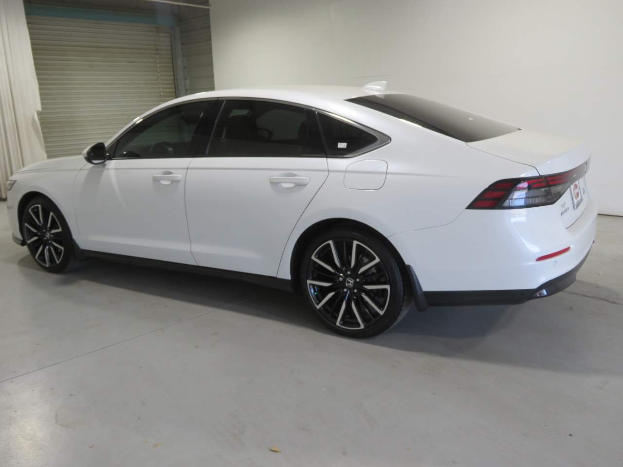 Used 2023 Platinum White Pearl Honda Touring image 8