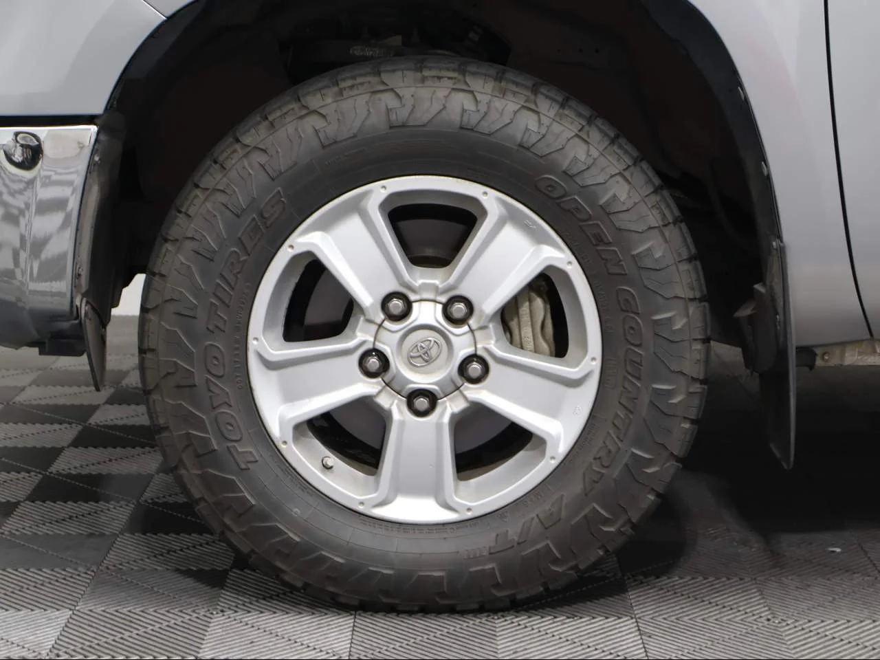 Used 2018 Silver Sky Metallic Toyota SR5 Crew Cab image 6