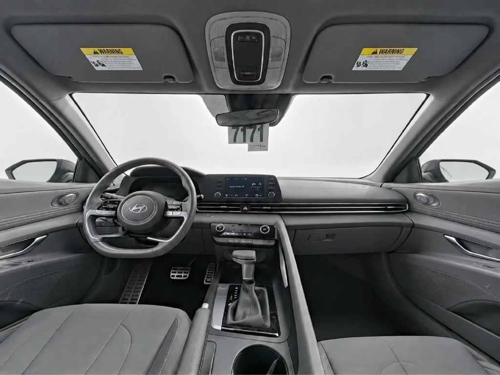 Used 2025 Gray Hyundai SEL Sport image 13