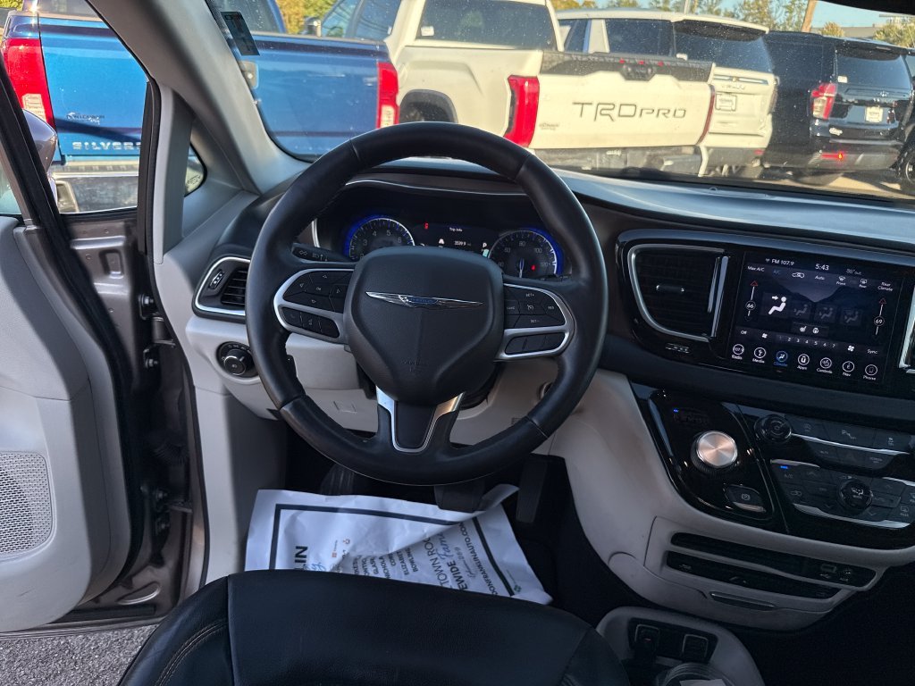 Used 2018 Silver Chrysler Touring L Plus image 16