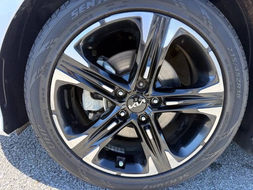 Used 2022 White Kia GT-Line image 25