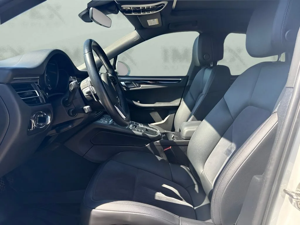 Used 2021  Porsche  image 9