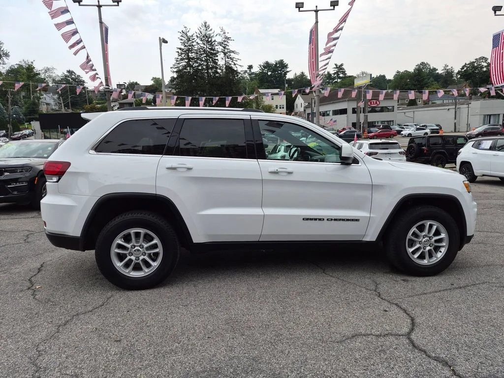 Used 2020 White Jeep Laredo E image 5