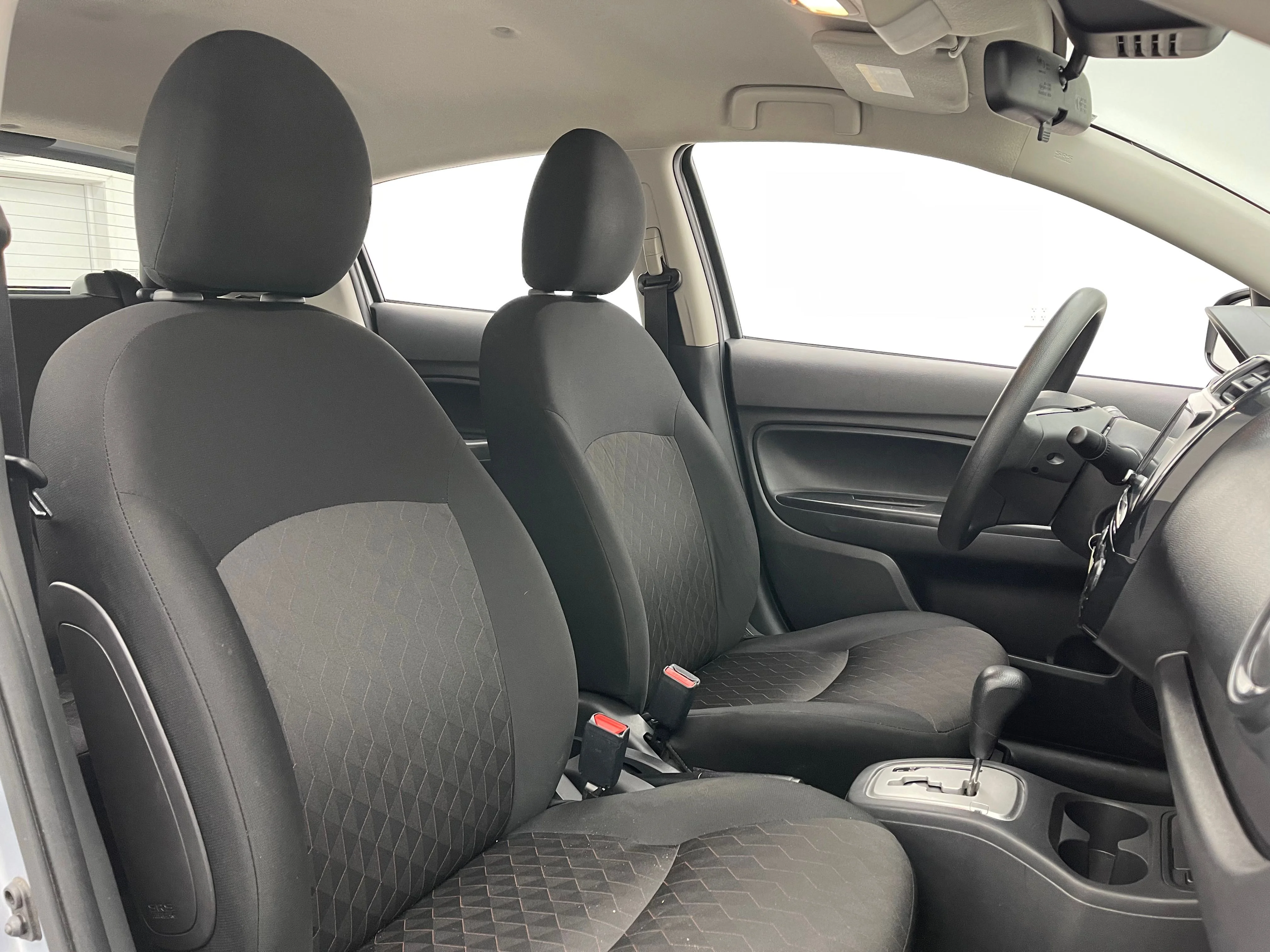 Used 2024 Silver Mitsubishi ES image 28
