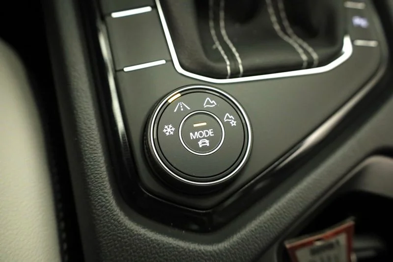 New 2026 Black Volkswagen 1.5T SE image 22