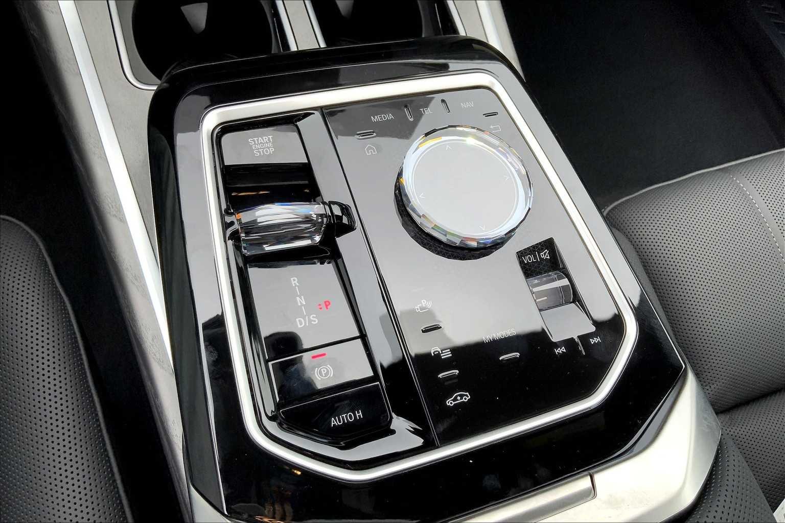 2025 BMW 7 Series 760i - Photo 17