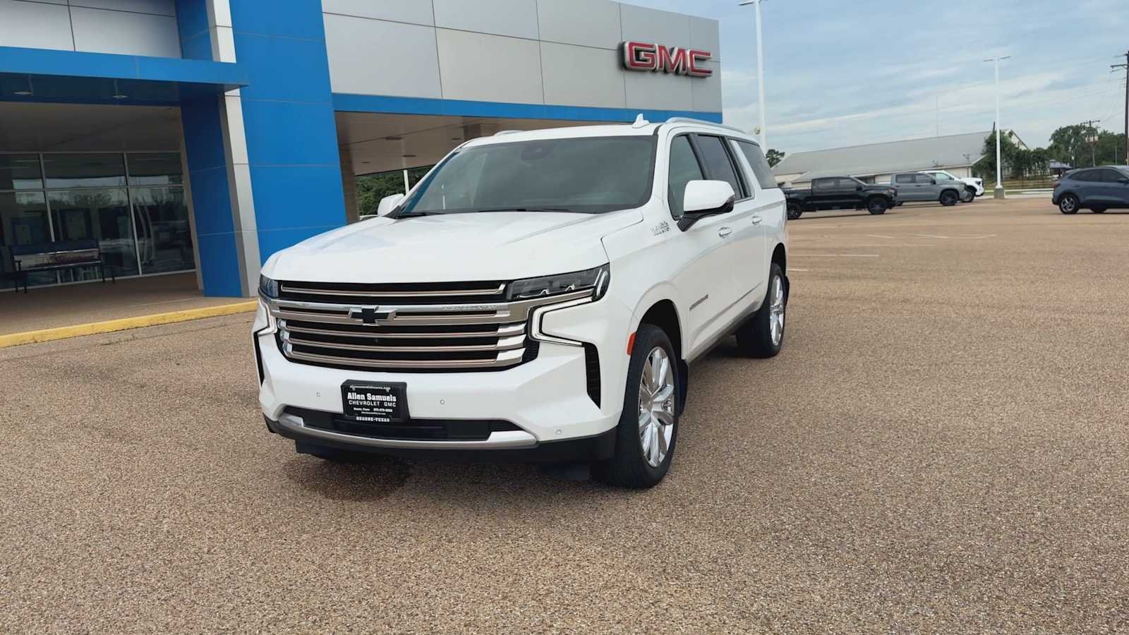 Used 2023 Summit White Chevrolet High Country image 4