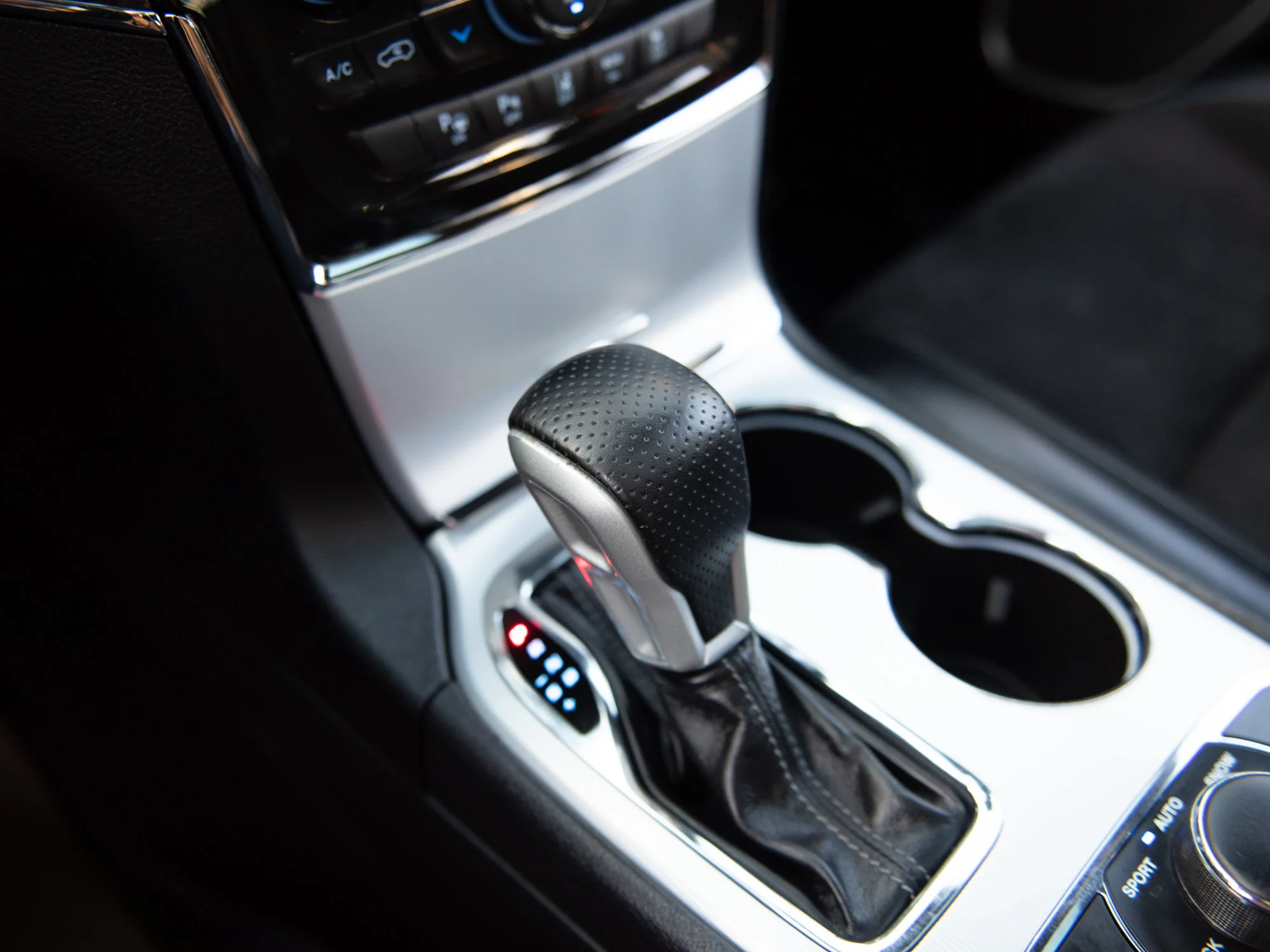 Used 2021 White Jeep SRT * No Accidents | 6.4L SRT HEMI | 475 HP | Brembo | Apple CarPlay image 27