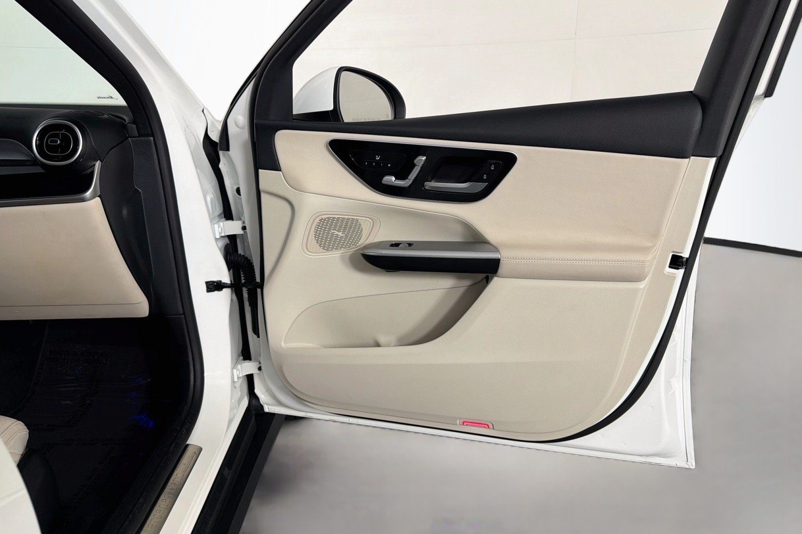 Certified Used 2025 Polar White Mercedes-Benz 350e image 24