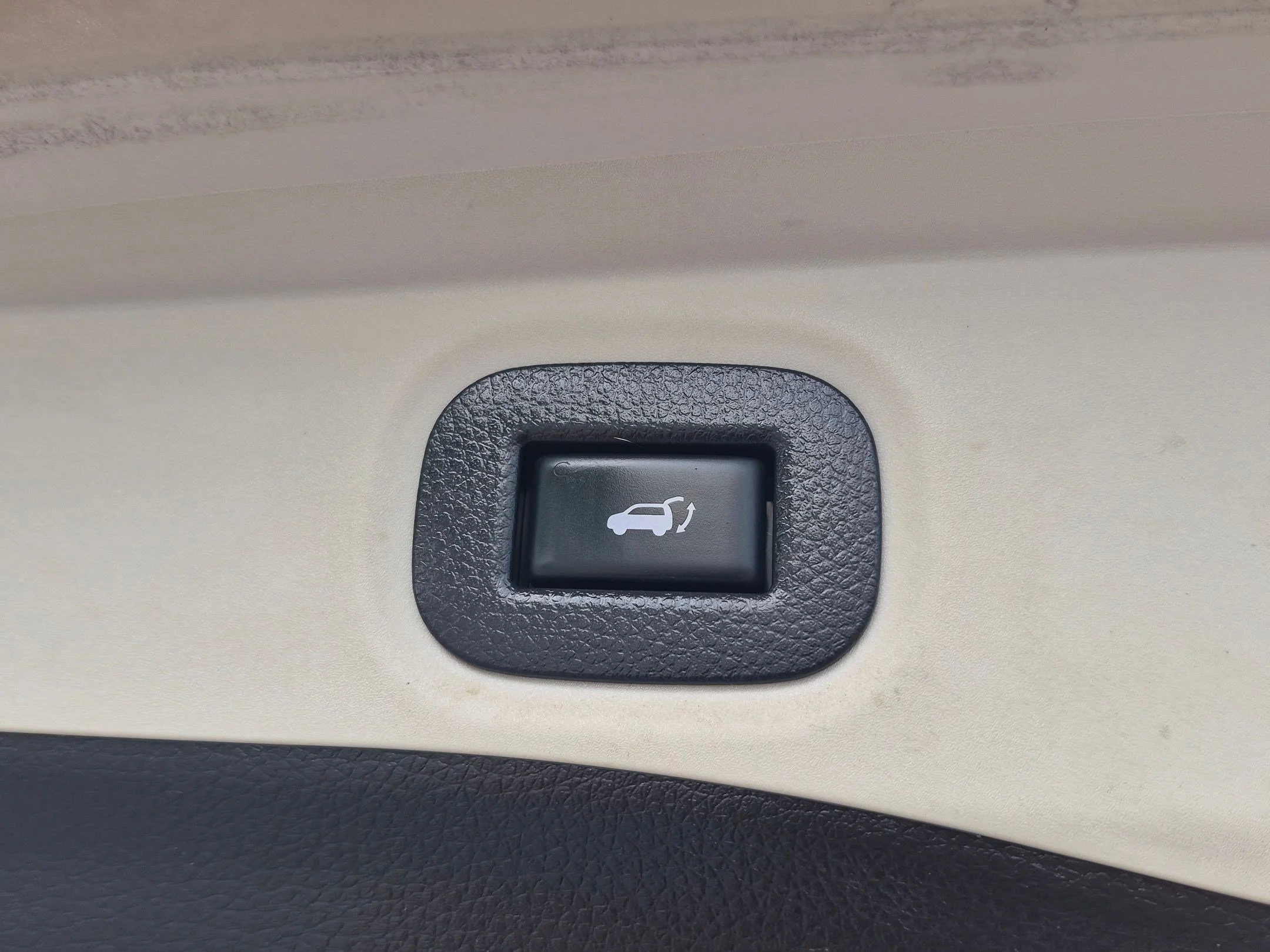 Used 2017 Brilliant Silver Nissan SL image 28