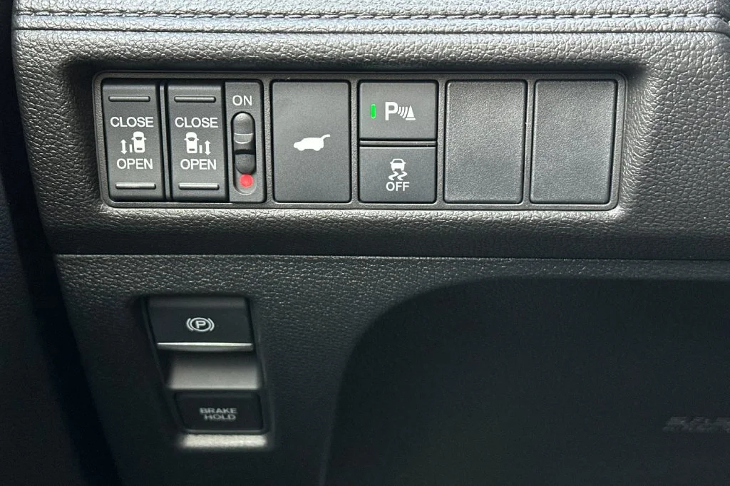 Used 2026 Modern Steel Metallic Honda Touring image 31