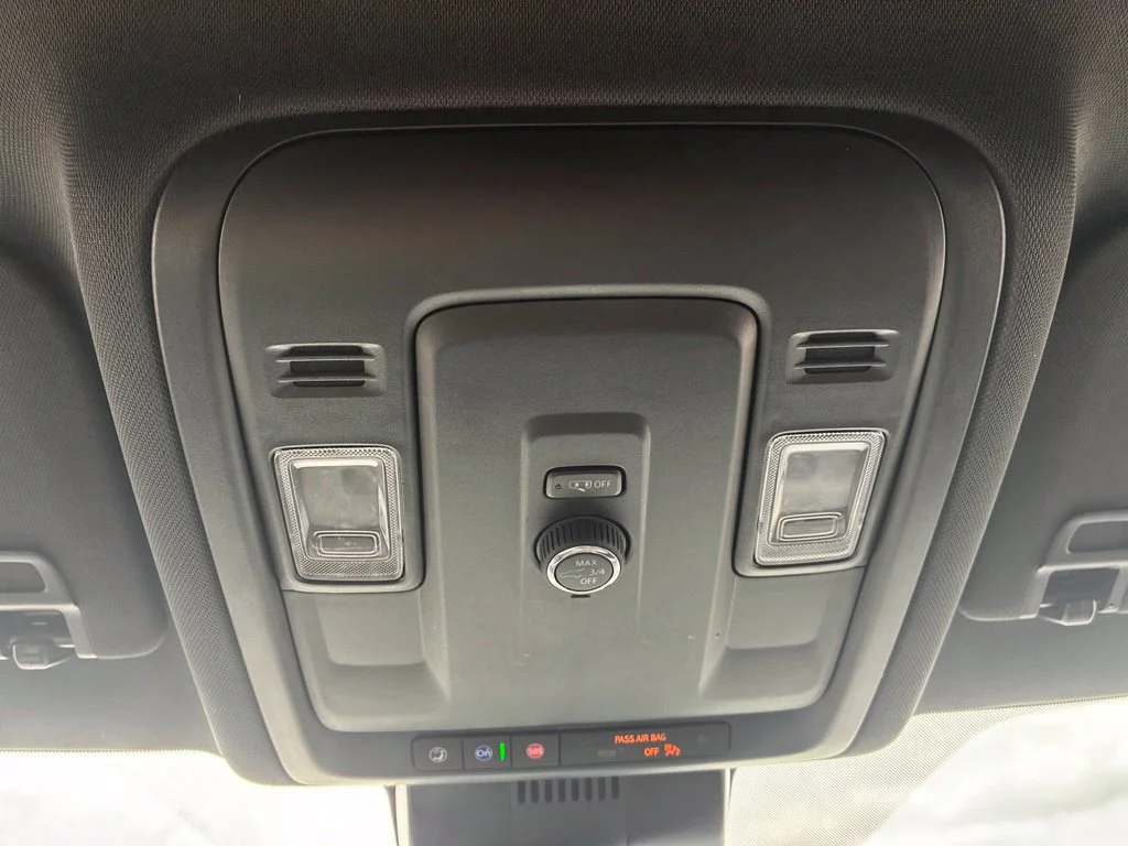 Used 2025 Summit White Chevrolet LT image 93