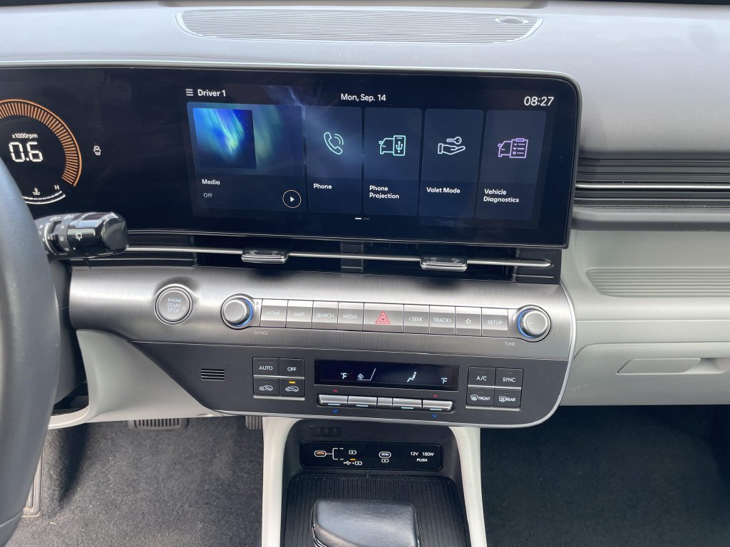 Used 2025 White Hyundai SEL image 22