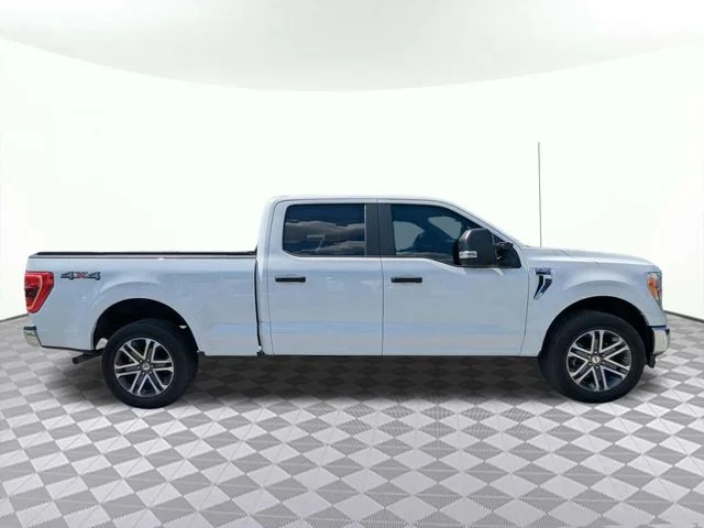 Used 2022 Oxford White Ford XLT image 2