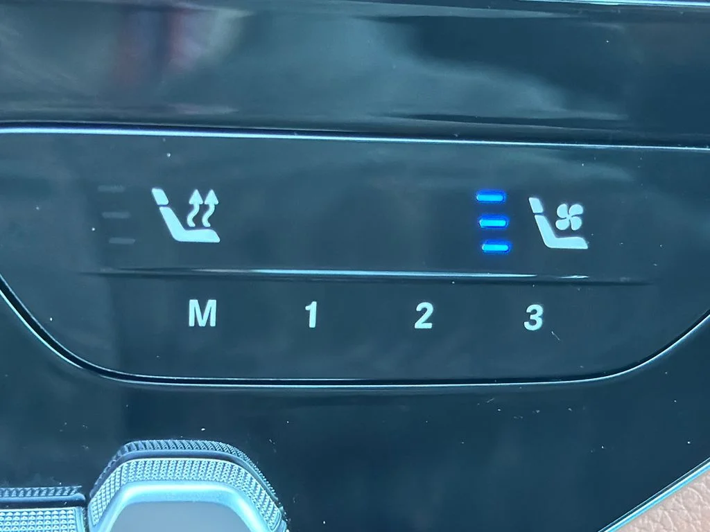 Used 2024  Mercedes-Benz GLC 300 image 30