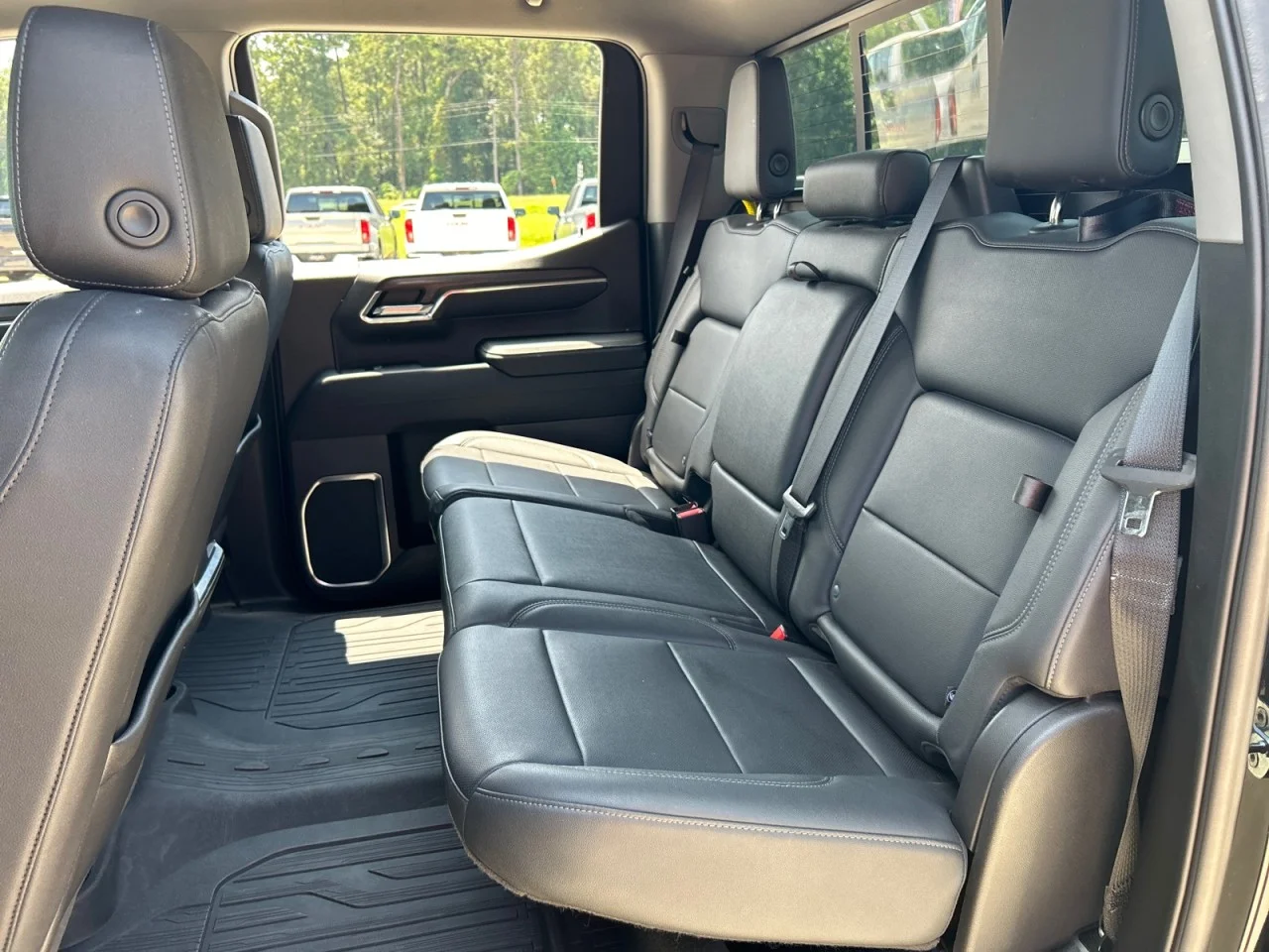 Used 2023 Onyx Black GMC SLT image 18