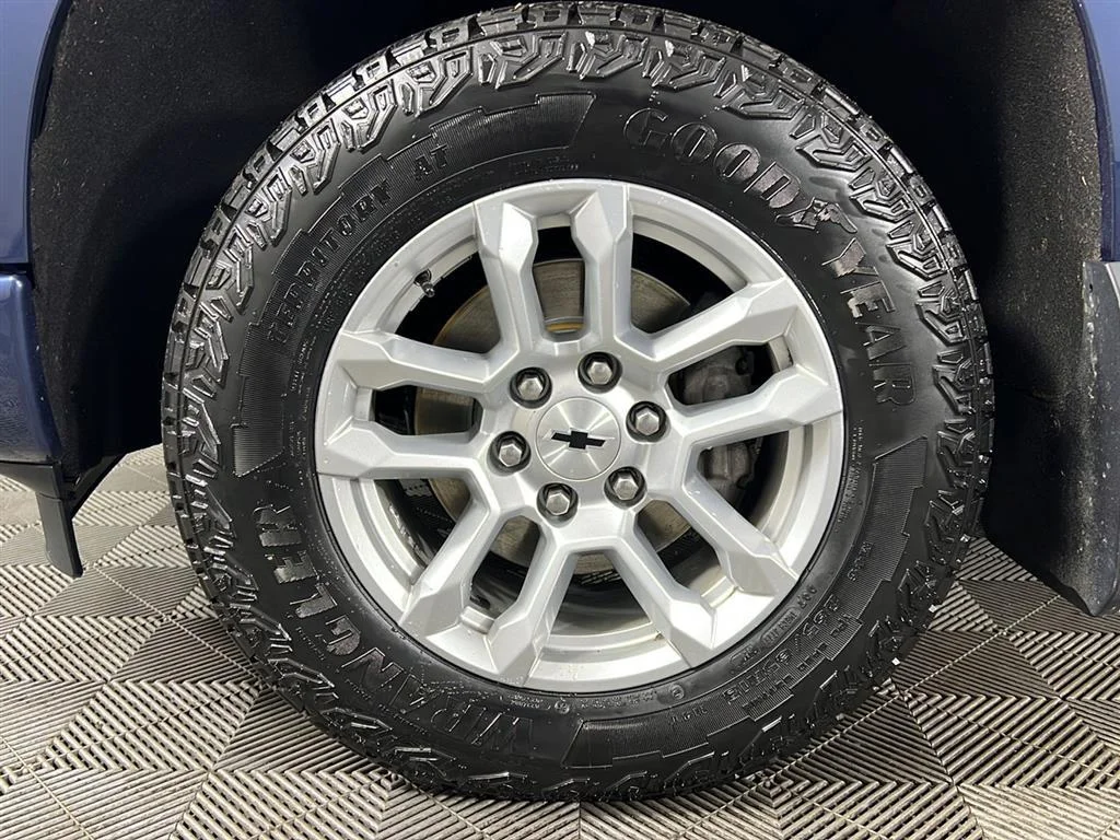 Used 2022 Northsky Blue Metallic Chevrolet RST image 41
