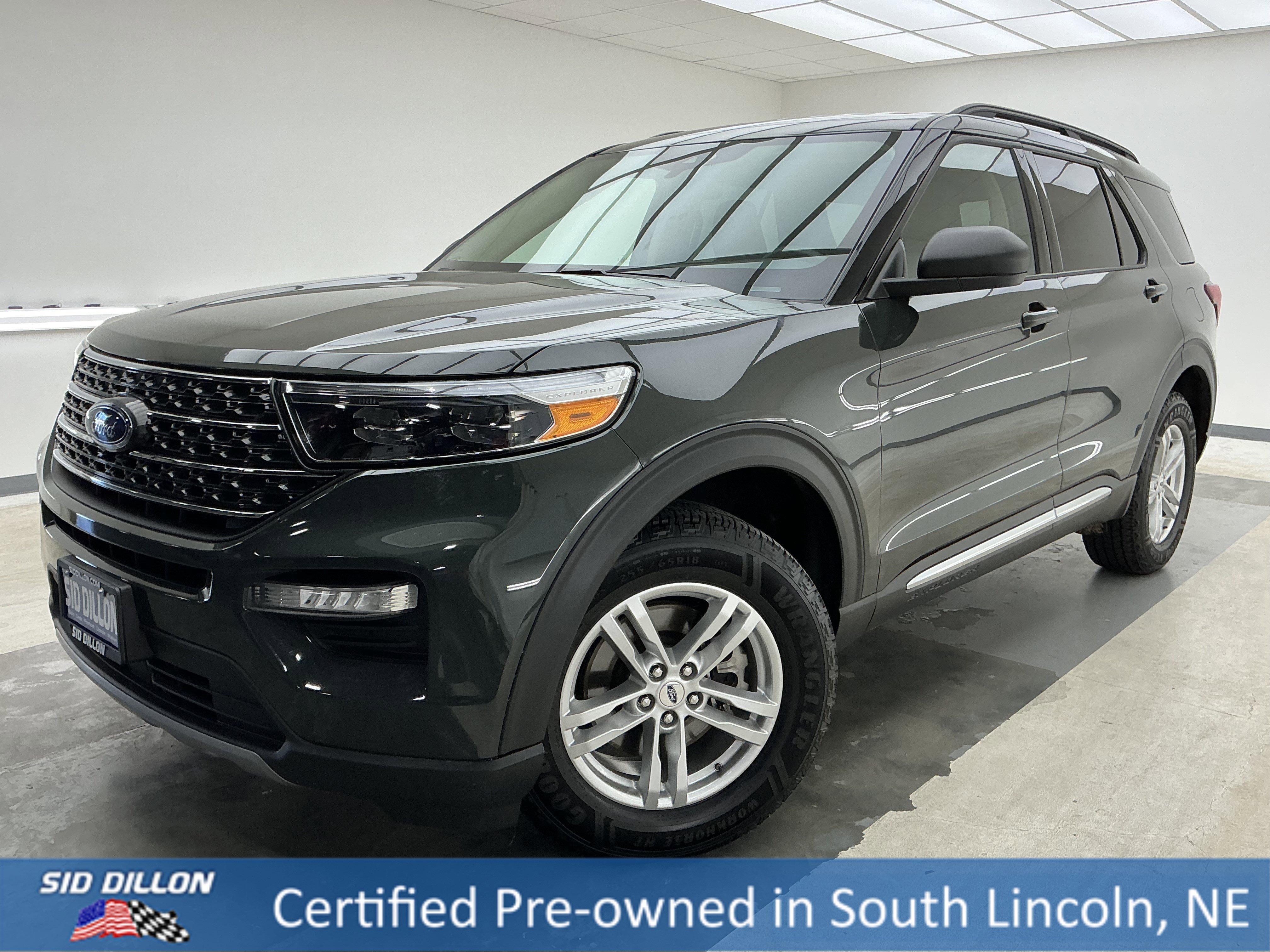 2023 Ford Explorer XLT 4WD's photo