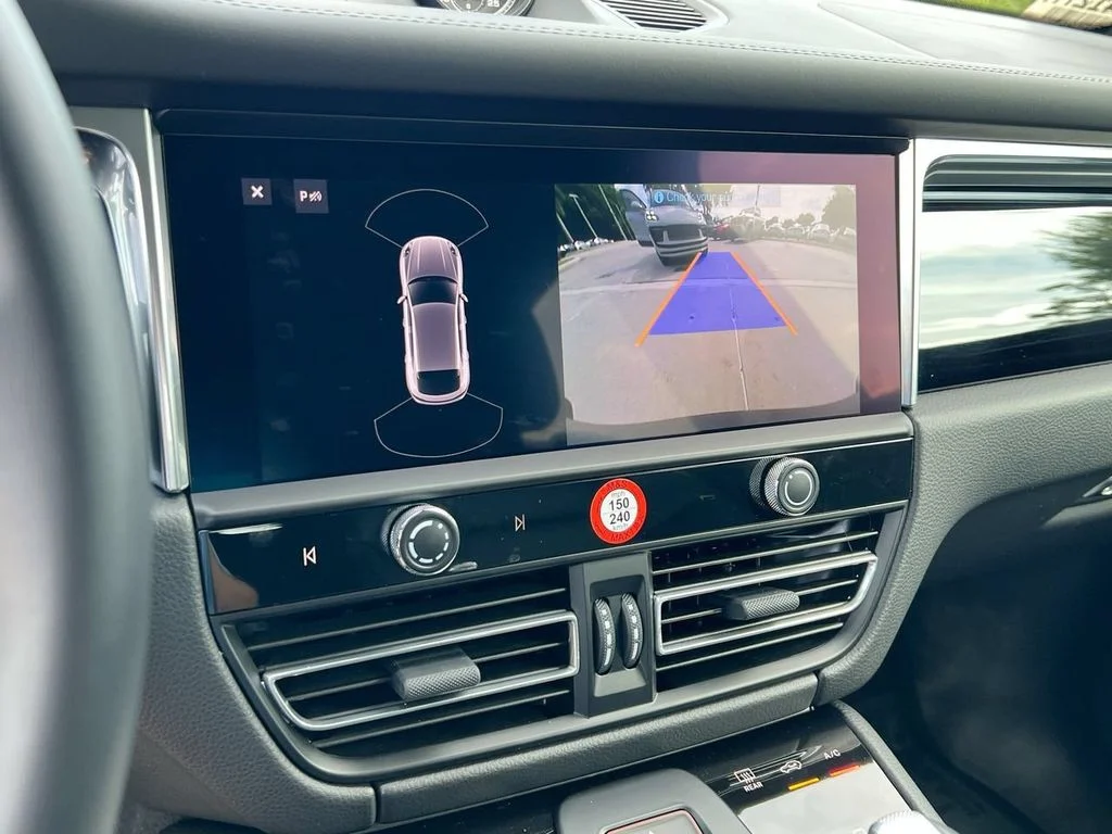 2026 Porsche Macan T - Photo 16
