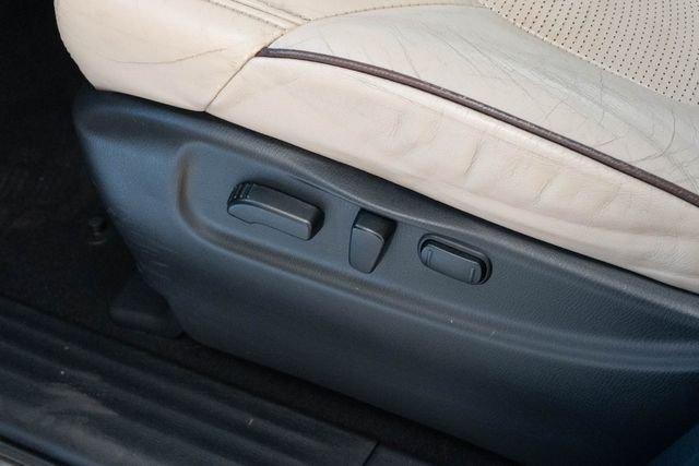 Used 2019 White Nissan Platinum image 21
