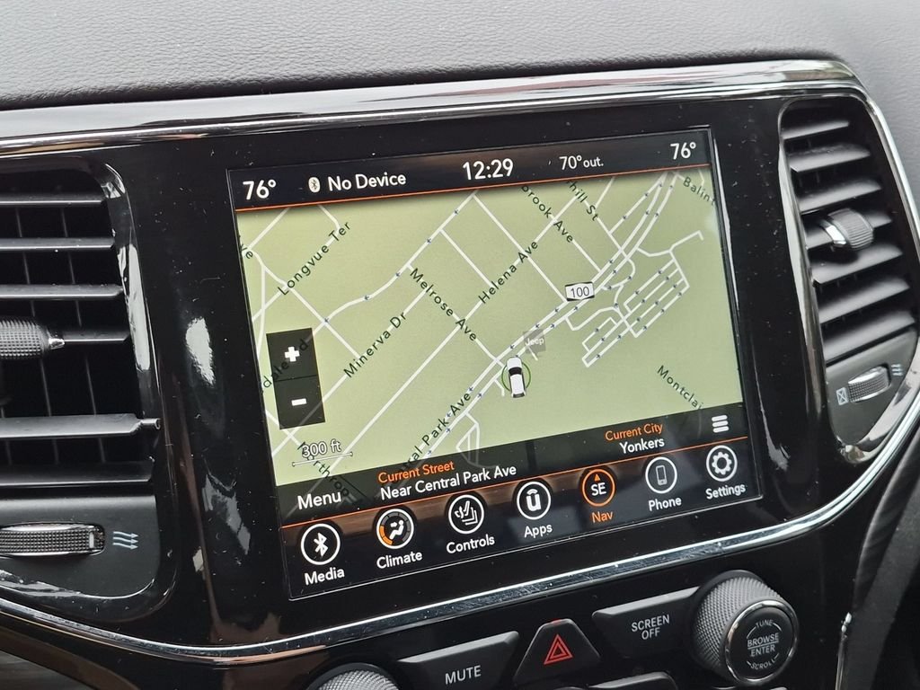Used 2021 White Jeep Laredo X image 17