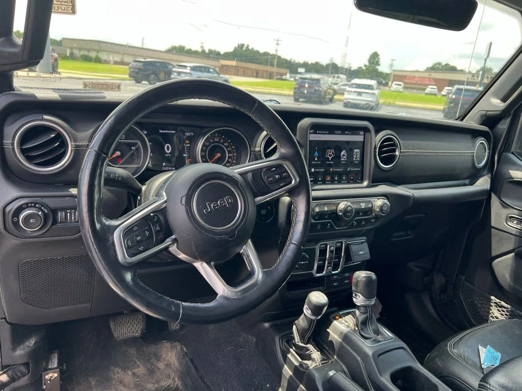 Used 2018 Granite Crystal Clearcoat Metallic Jeep Unlimited Sahara image 8