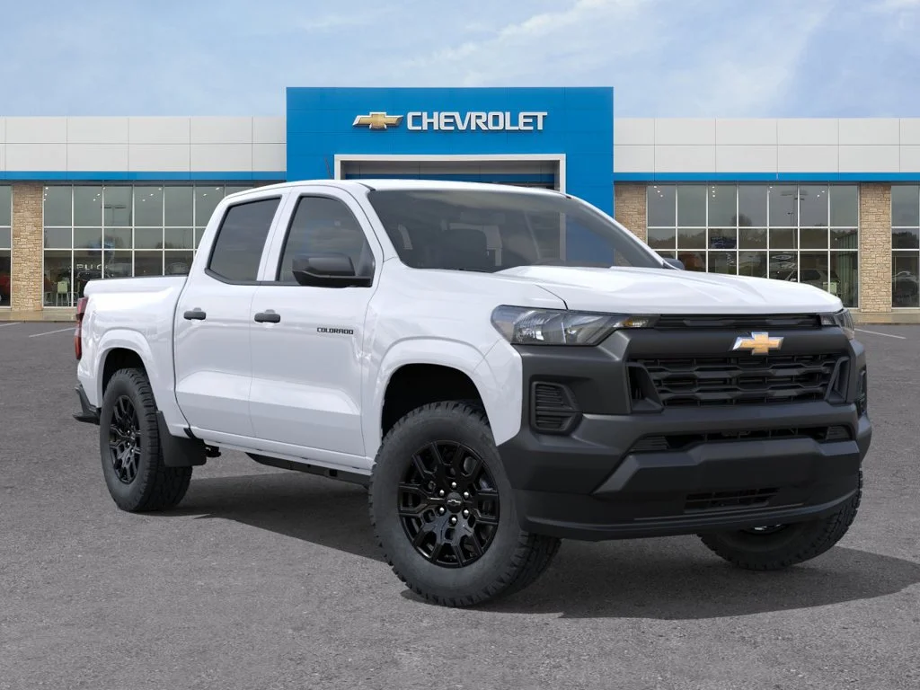 New 2026 Summit White Chevrolet WT image 7