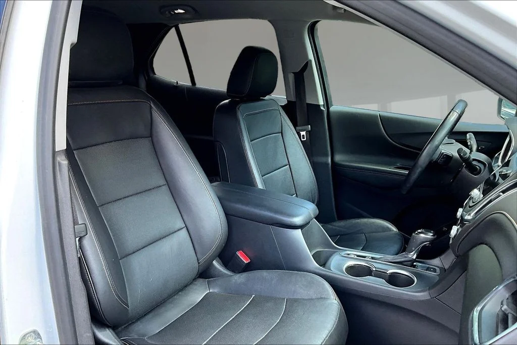 Used 2021 Summit White Chevrolet Premier image 27