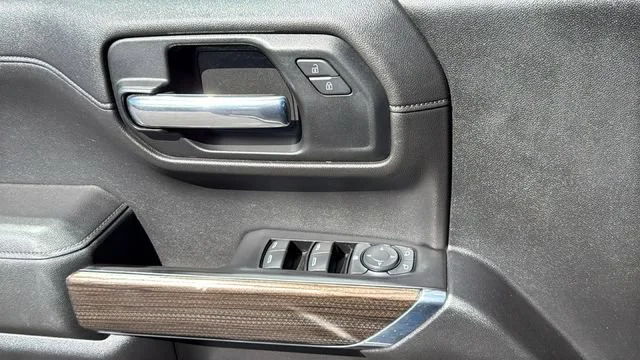 Used 2019 NORTHSKY BLUE METALLIC Chevrolet RST image 22