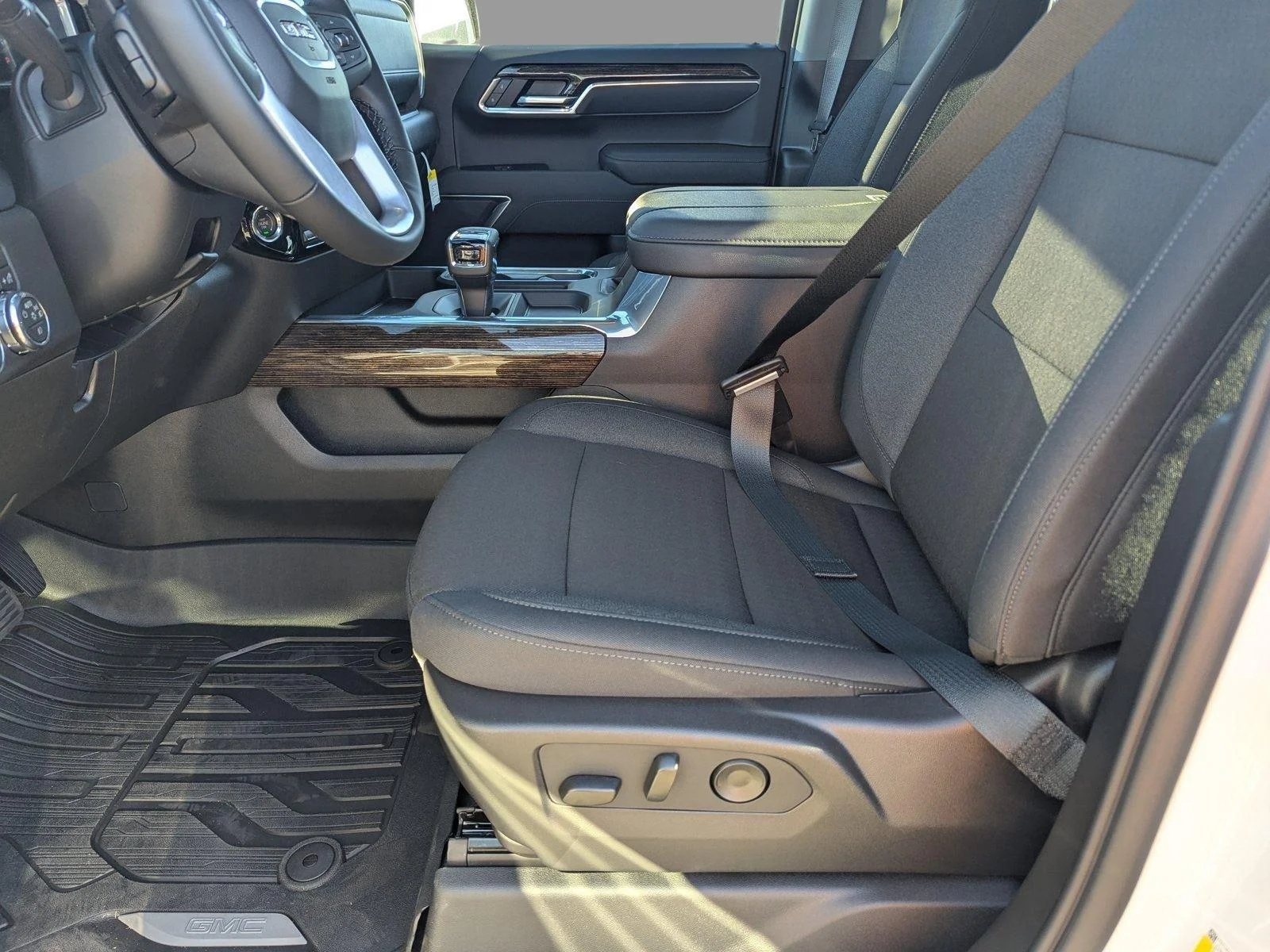 New 2026 Summit White GMC Elevation image 16
