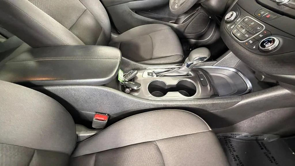 Used 2022 Silver Ice Metallic Chevrolet LT image 33