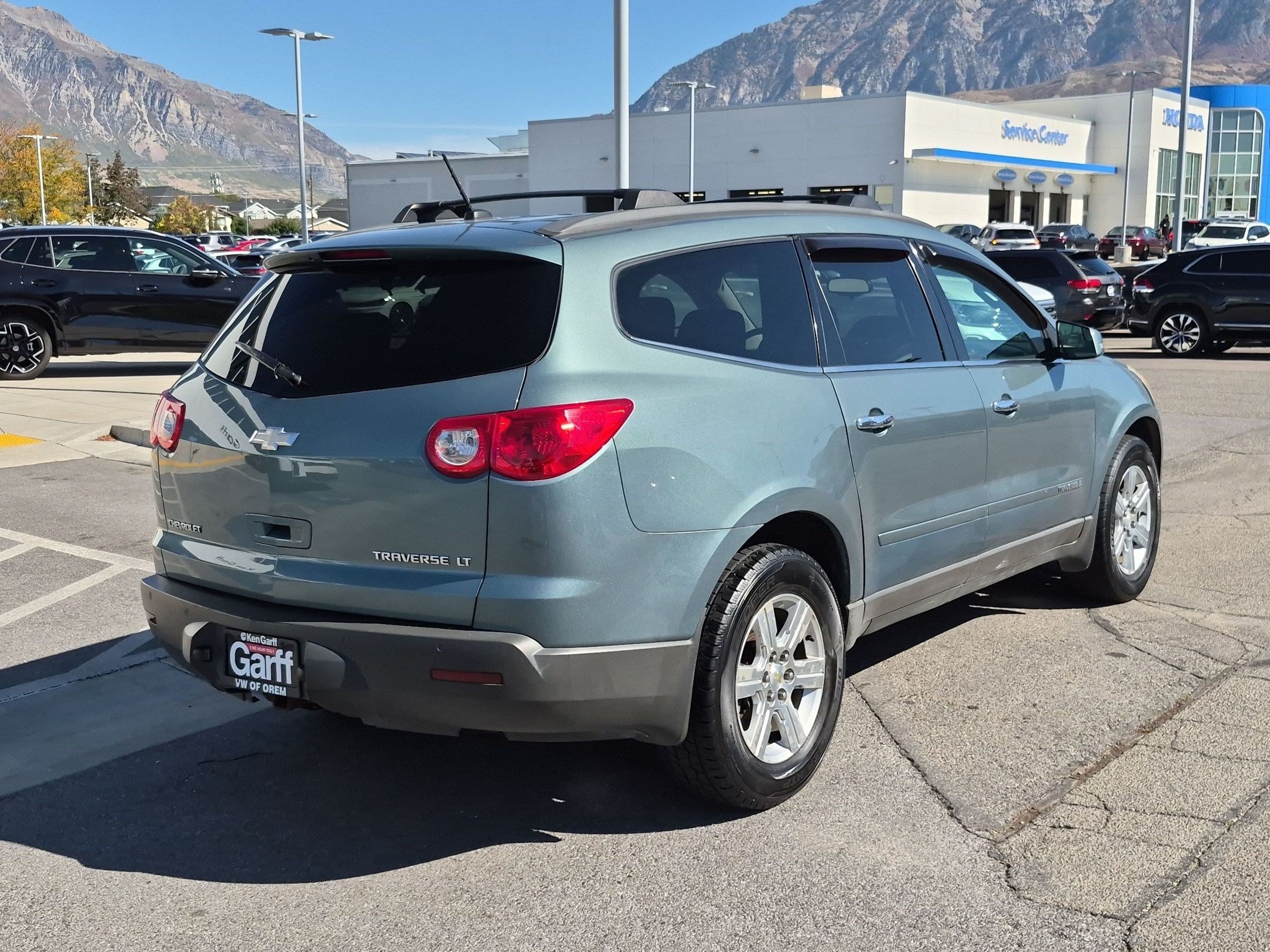 Used 2009 Silver Moss Metallic Chevrolet LT w/1LT image 3