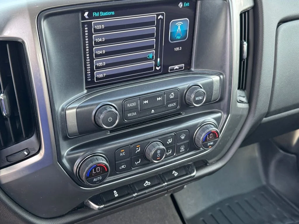Used 2018 White Chevrolet LT image 22