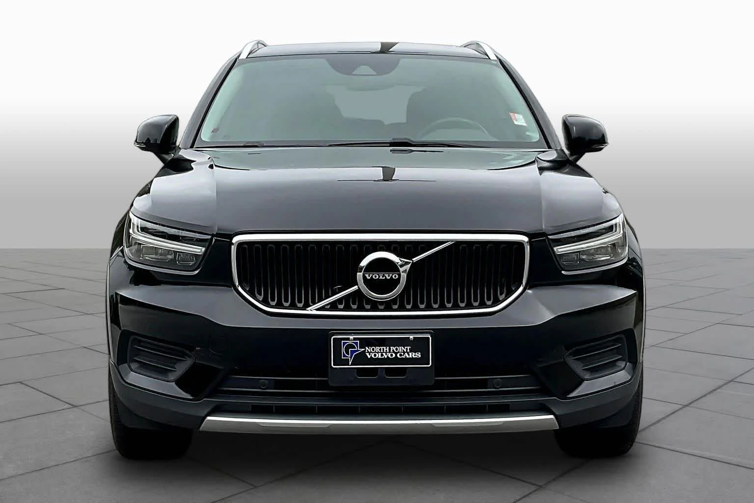 Used 2020 black Volvo Momentum image 4