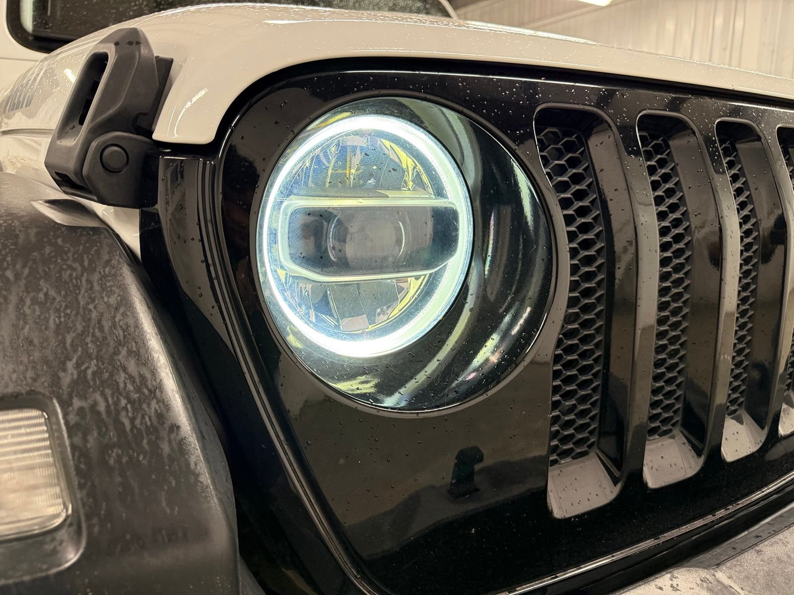 Used 2020 White Jeep Unlimited Willys image 4