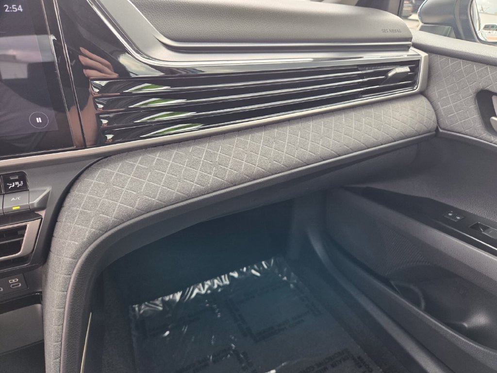2025 Toyota Camry XLE - Photo 28