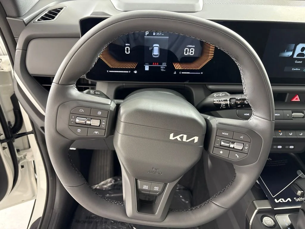 New 2027 Snow White Pearl / Black Roof Kia X-Line image 27