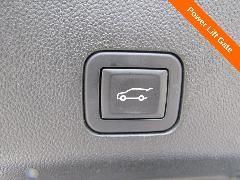 Used 2025 Summit White GMC Denali image 22