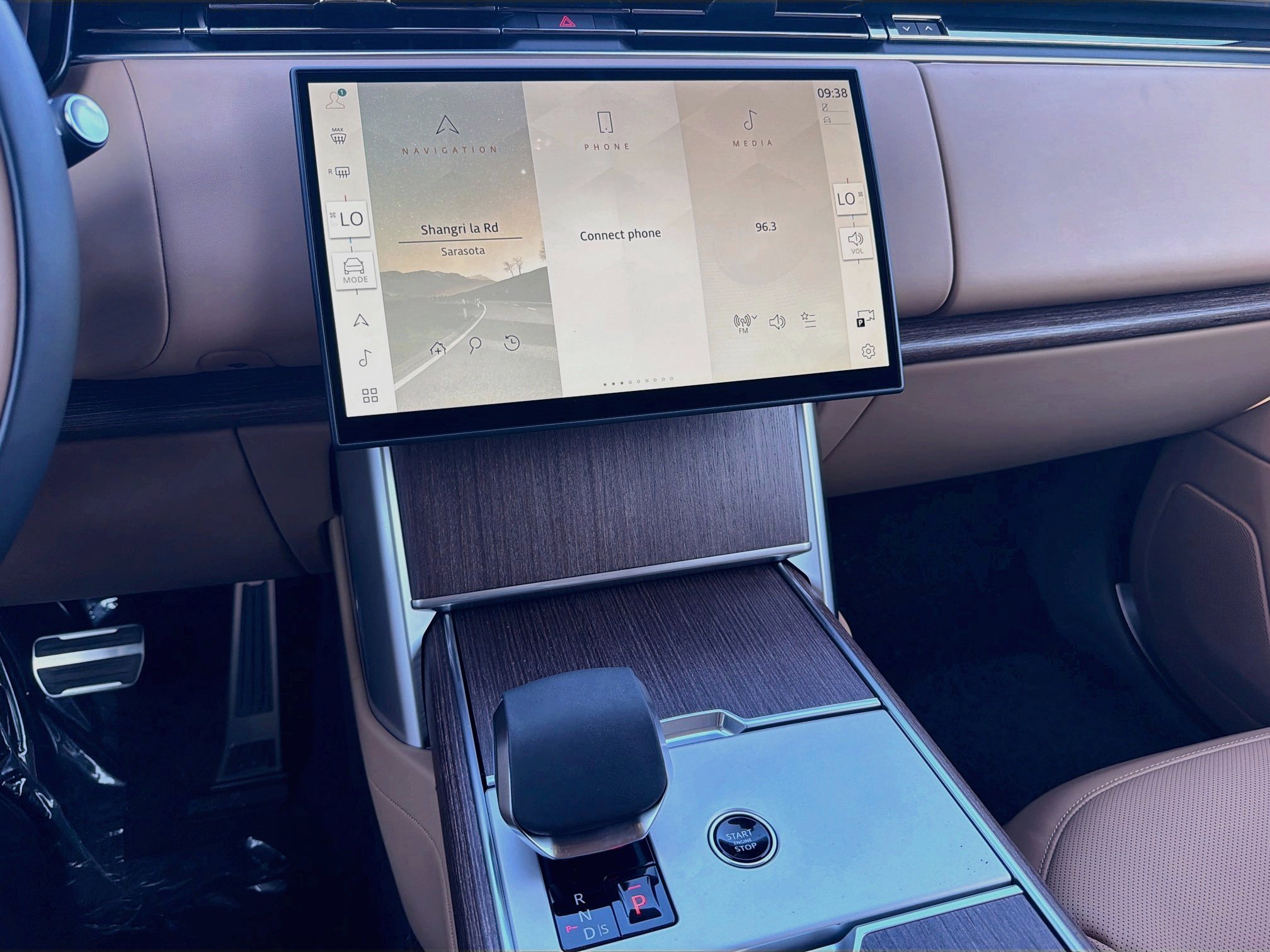 New 2026 Fuji White Land Rover SE image 29